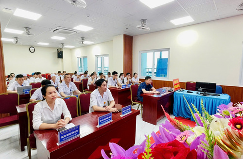 BỆNH VIỆN ĐA KHOA THIỆU HÓA TỔ CHỨC TẬP HUẤN “VAI TRÒ CỦA DƯỢC SĨ LÂM SÀNG TRONG QUẢN LÝ BỆNH HEN – COPD”