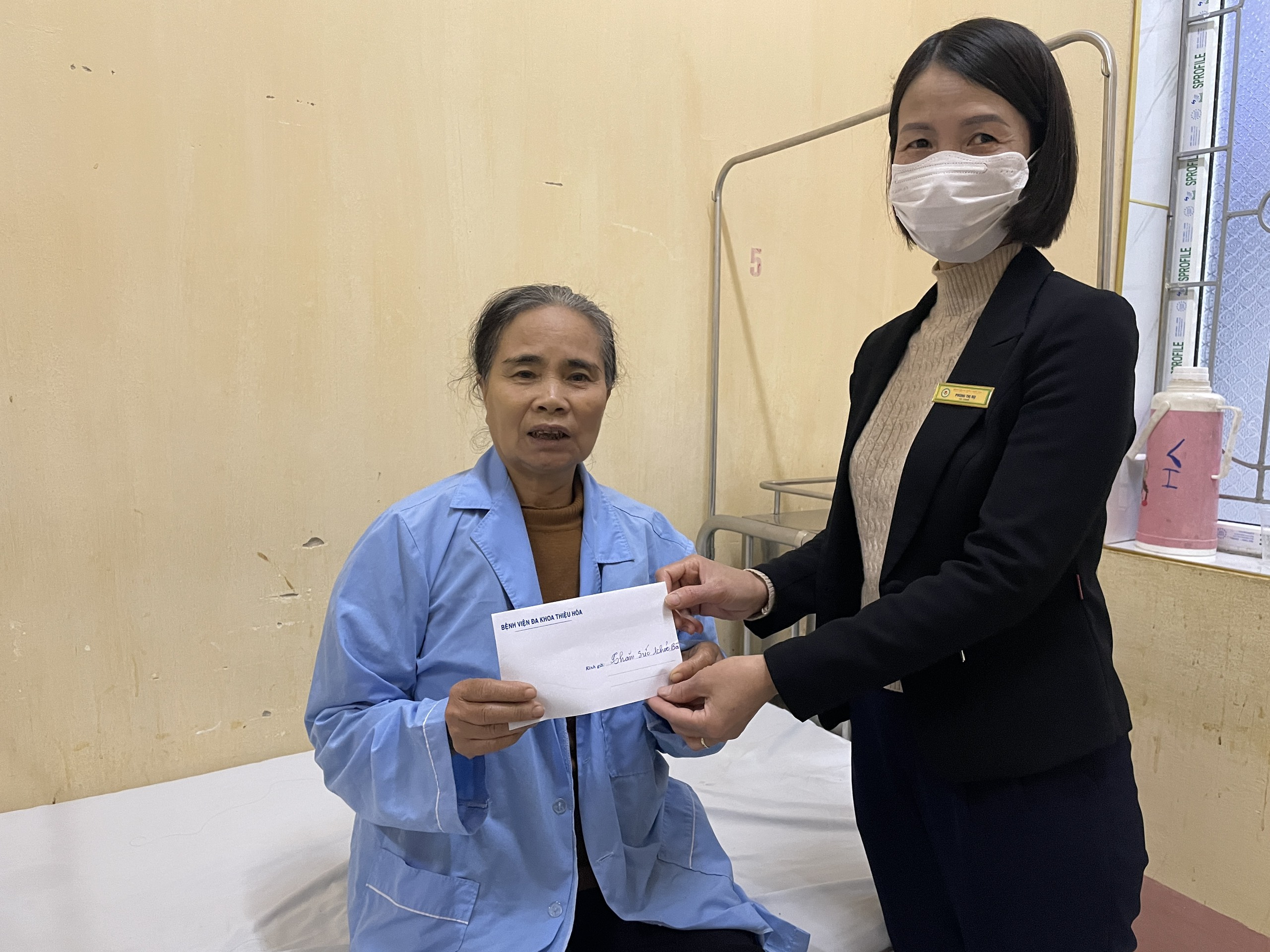 GÓC TỪ THIỆN TẠI BVĐK THIỆU HÓA - CHIA SẺ, GIÚP ĐỠ VÀ YÊU THƯƠNG