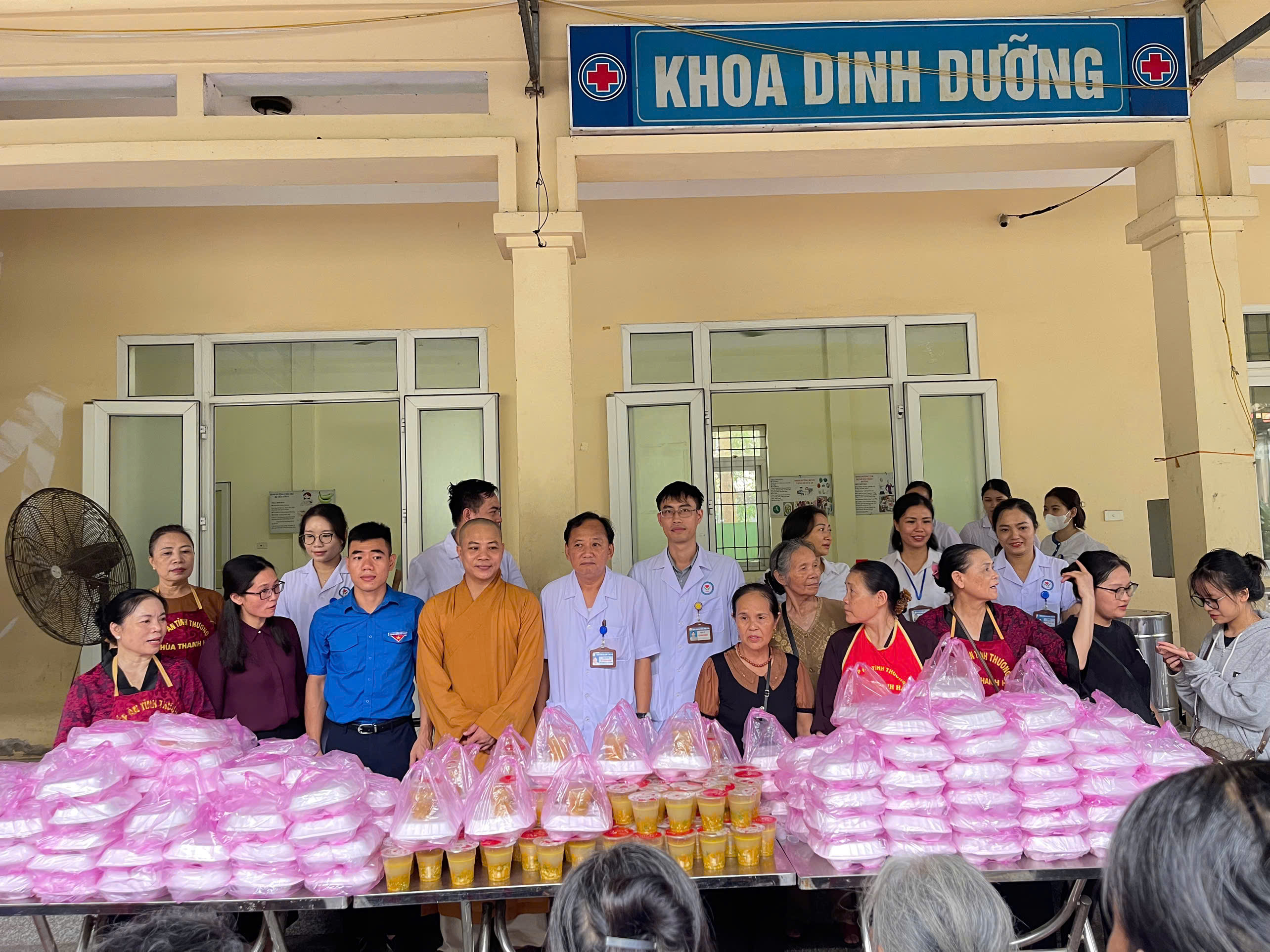 NHỮNG XUẤT CƠM NGHĨA TÌNH TẠI BỆNH VIỆN ĐA KHOA THIỆU HÓA