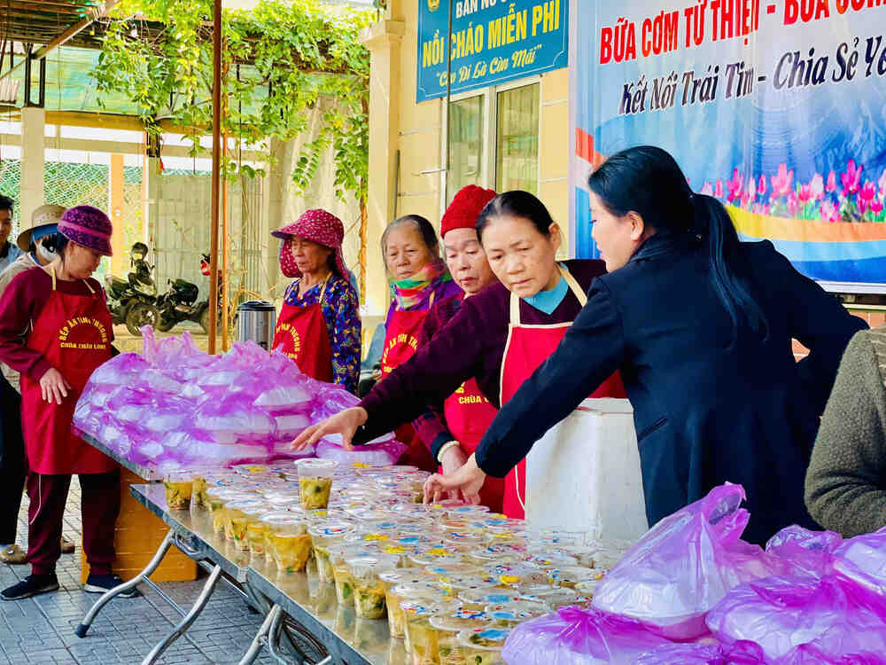 LAN TỎA YÊU THƯƠNG – CHÙA CHÂU LONG ĐỒNG HÀNH CÙNG NGƯỜI BỆNH TẠI BỆNH VIỆN ĐA KHOA THIỆU HÓA
