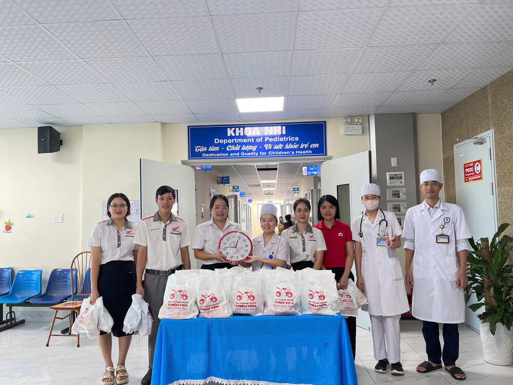 Bệnh viện Đa khoa Thiệu Hóa phối hợp cùng Honda Thiệu Yên 4 trao quà Trung thu cho các cháu thiếu nhi