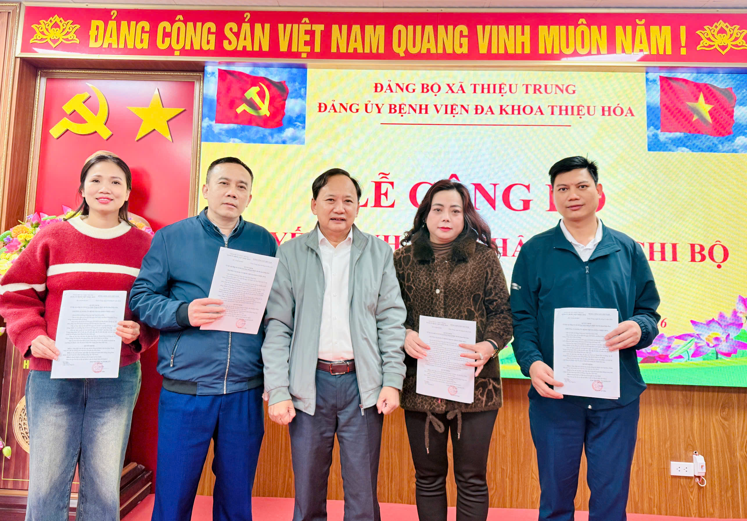 ĐẢNG ỦY BVĐK THIỆU HÓA TỔ CHỨC LỄ CÔNG BỐ QUYẾT ĐỊNH SÁP NHẬP CÁC CHI BỘ