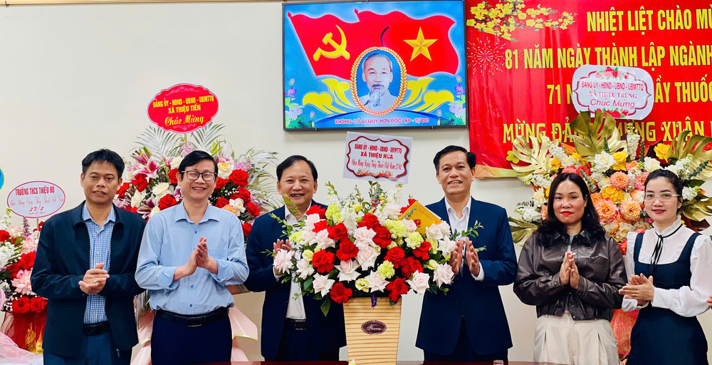 TỰ HÀO TRUYỀN THỐNG NGÀNH Y: BVĐK THIỆU HÓA ĐÓN TIẾP CÁC CƠ QUAN, ĐOÀN THỂ, ĐƠN VỊ ĐẾN CHÚC MỪNG KỶ NIỆM 71 NĂM NGÀY THẦY THUỐC VIỆT NAM