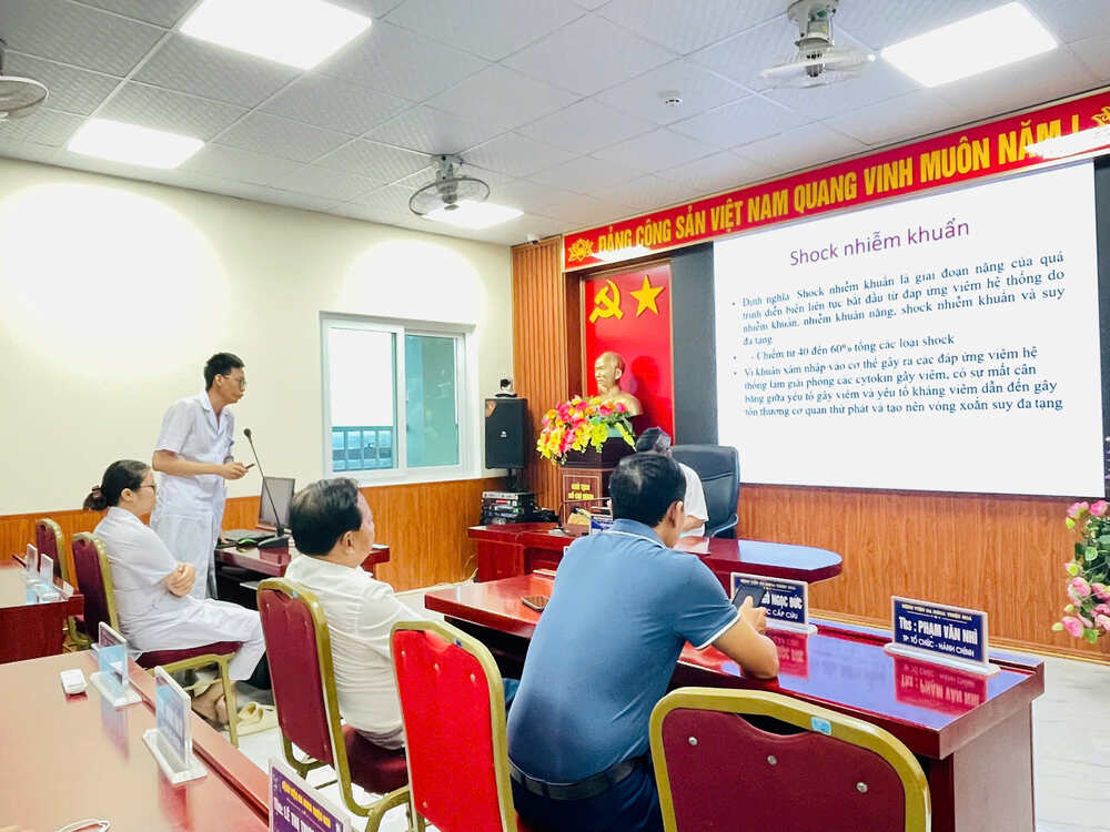 BỆNH VIỆN ĐA KHOA THIỆU HÓA TỔ CHỨC BUỔI HỌC CHUYÊN MÔN VỀ CHẨN ĐOÁN VÀ XỬ TRÍ SỐC NHIỄM KHUẨN